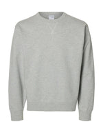 Sweatshirt col rond pour homme en coton biologique gris clair chiné Light Grey Melange, modèle Relaxluke de la marque SELECTED HOMME. Présente une coupe droite avec finition en bord-côte au col, aux poignets et à la taille
