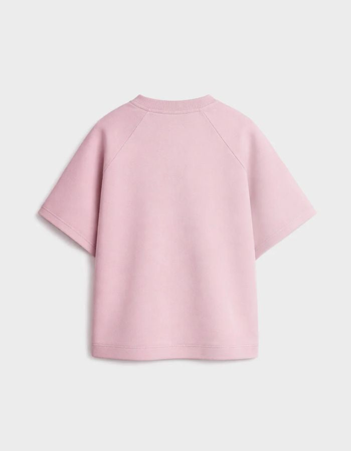 Dos du Sweat à manches courtes et col rond Wash Crew 25 par Sweet Pants, coloris jaune pastel Primrose. Coupe droite confortable en molleton de coton lavé, doté d'un empiècement en triangle au col et d'un petit logo tricolore sur la manche.