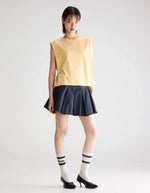 T-shirt Vruno Sunlight jaune moutarde clair en jersey de coton, coupe droite, bords côtelés aux épaules.