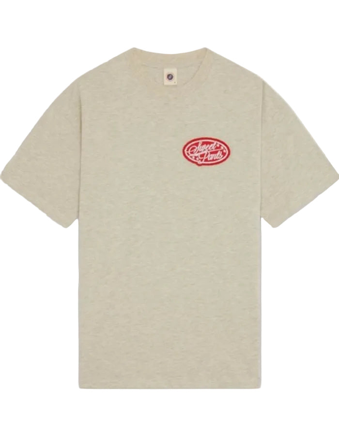 T-shirt unisexe beige en jersey de coton avec logo Sweet Pants brodé en feutrine rouge sur la poitrine.