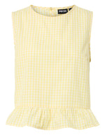 Top sans manches Bibby de la marque PIECES avec motif Vichy jaune et blanc. Coupe Regular Fit avec découpe à la taille et col rond. Fabriqué en coton biologique et matières recyclées.