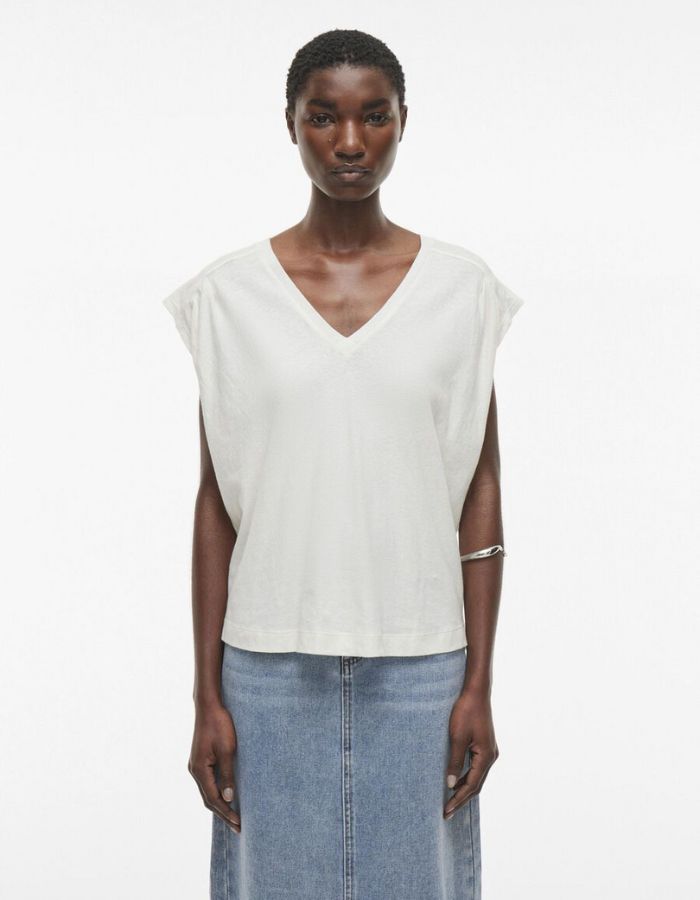 trinity-tshirt-blanc-col-v-hollie-rouge-edit-1