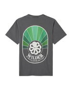 Dos du T-shirt noir col rond en coton biologique pour homme avec sérigraphie logo cœur et grand visuel Mucho Better au dos, modèle Classic de la marque Jonsen Island.