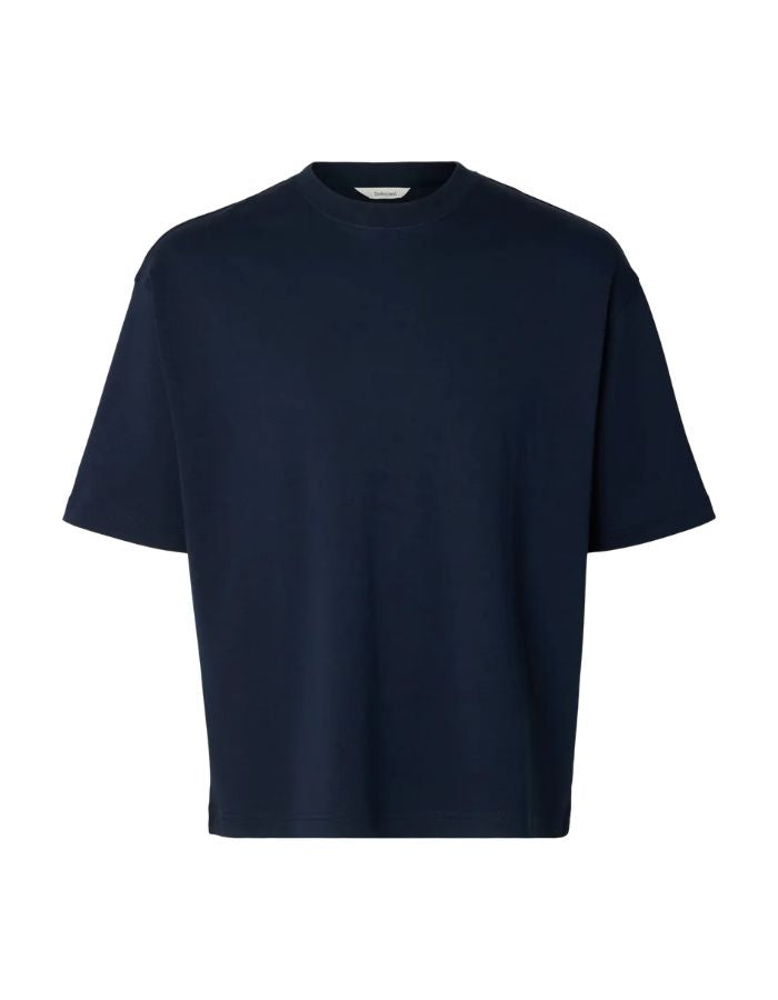T-shirt décontracté pour homme en coton bio lourd bleu nuit avec col rond et manches courtes, modèle Relaxtaj SS O-Neck Tee couleur Sky Captain de la marque Selected.
