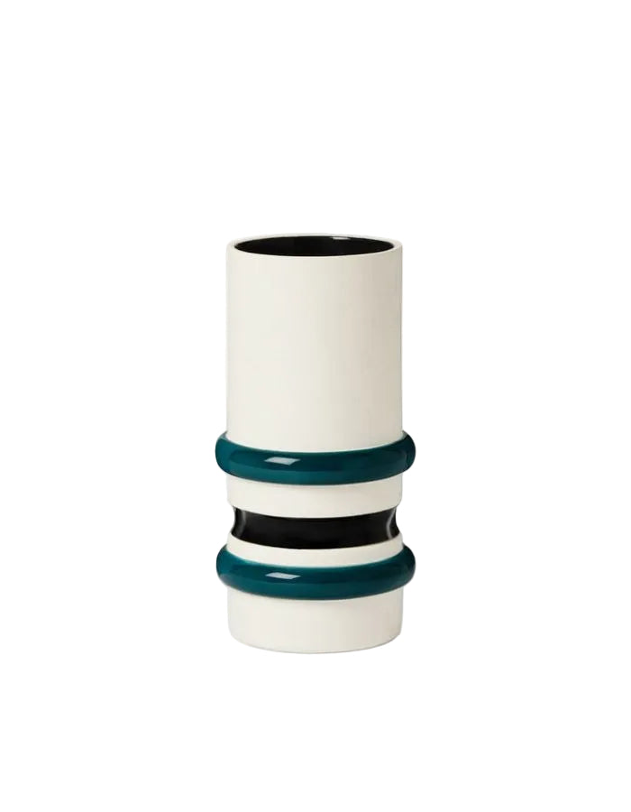 Vase Aquarius Bleu Sarah en céramique blanche mate avec bandes émaillées bleu Sarah et noires.