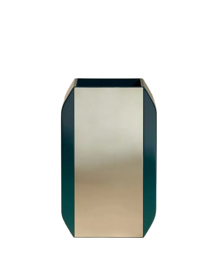 Vase Oscar Bleu Sarah/Argente: vase Art Déco bleu laqué et argenté, avec des lignes verticales.