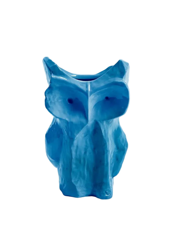 Vase en céramique bleu profond en forme de hibou stylisé, collection Marni pour Serax. Silhouette sculpturale géométrique avec finition émaillée, format 30 cm.