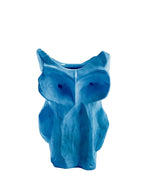 Vase en céramique bleu profond en forme de hibou stylisé, collection Marni pour Serax. Silhouette sculpturale géométrique avec finition émaillée, format 30 cm.