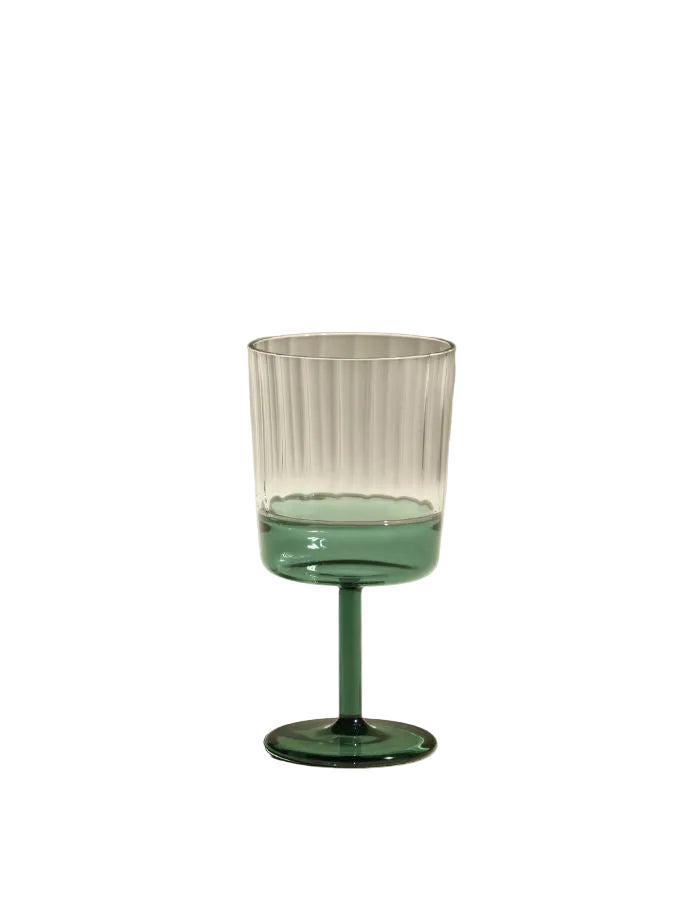 Verre à vin Eclat Bleu Sarah en borosilicate, calice cannelé transparent et base verte.