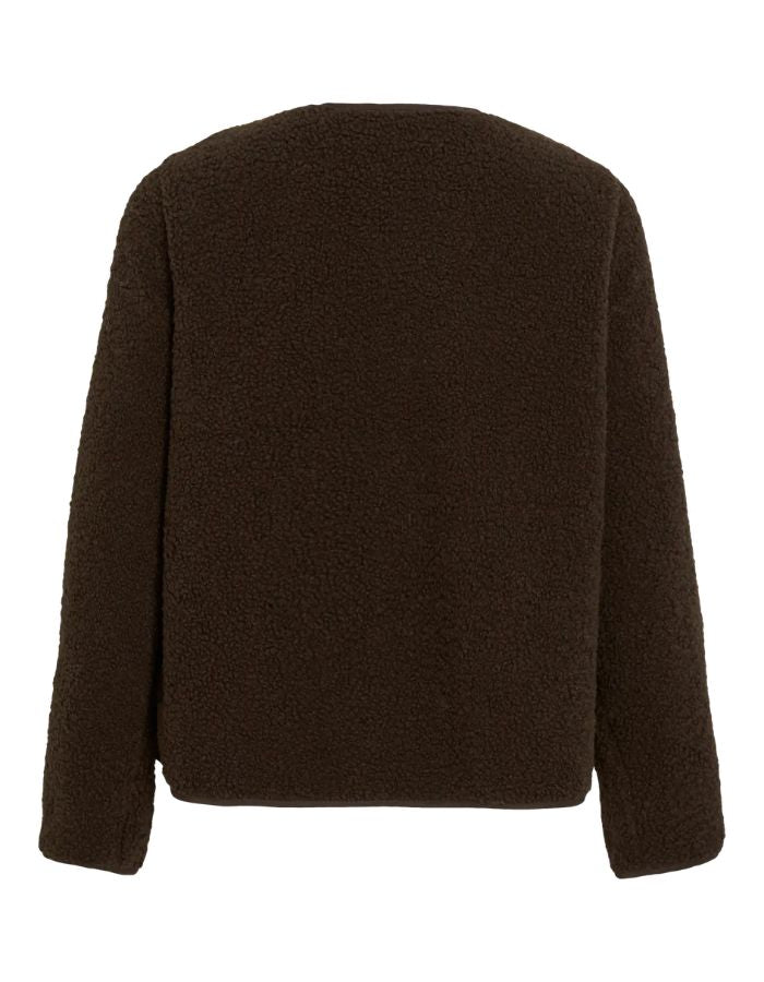 Dos de la Veste courte pour femme effet moumoute fausse fourrure marron café Coffee Bean, modèle Ada Teddy Jacket de la marque VILA. Présente un col chemise rabattu, des manches longues et une fermeture boutonnée sur le devant.