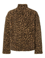 Dos de la Veste à manches longues pour femme en moumoute teddy à imprimé léopard avec col montant et fermeture zippée, modèle Katty Teddy High-Neck Jacket couleur Tannin Leopard de la marque PIECES.