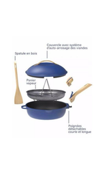 La Fabuleuse Poêle Cookut 28cm bleue avec couvercle, panier vapeur, spatule et poignées détachables en bois.