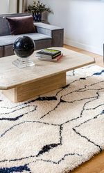 trinity-tapis-fragmance-bleu-marine-edito