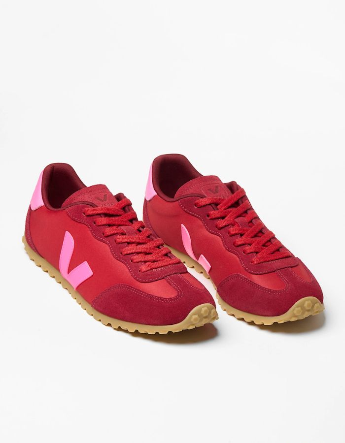 Dessus des Baskets techniques profilées pour femme et homme en toile Nolyn et cuir suède couleur Pepper Sari avec semelle crantée, modèle GT Nolyn de VEJA.