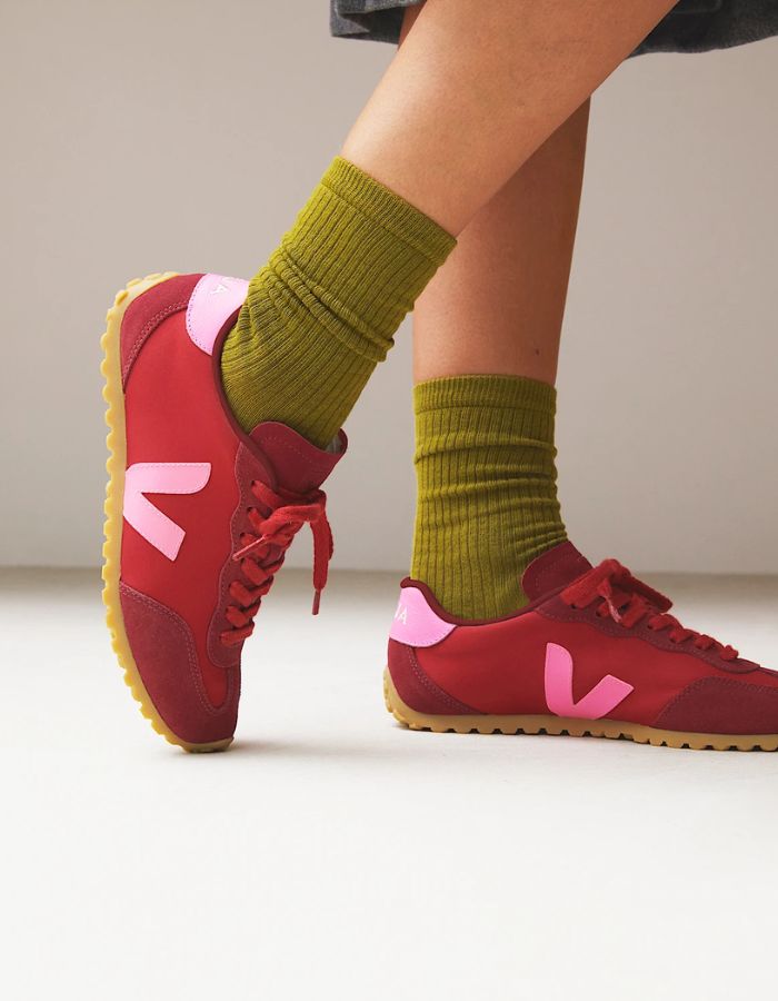 Baskets techniques profilées et portées pour femme en toile Nolyn et cuir suède couleur Pepper Sari avec semelle crantée, modèle GT Nolyn de VEJA.