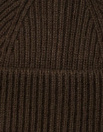 Matière du Bonnet sailor court en laine merinos marron chocolat avec revers cotele marque Selected