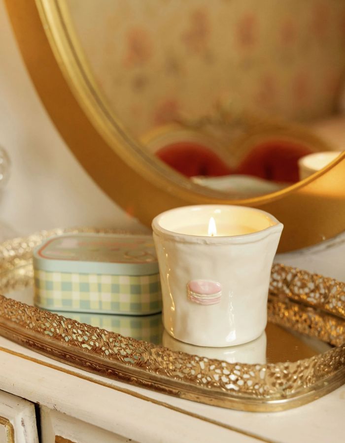 Ambiance déco avec la Bougie parfumee paddywax bistro macaron pot ceramique cannelee pistache vanille lait chaud.