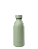 Bouteille isotherme ultra-compacte en inox recyclé couleur vert tilleul pastel avec bouchon étanche en inox, modèle Icon de la marque QWETCH