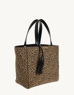 Profil du Petit sac cabas pour femme en cuir velours imprimé léopard avec clous métalliques, anses en cuir et bandoulière amovible, modèle Ramita de la marque Loxwood