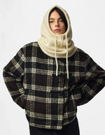 Silhouette avec la Cagoule femme en maille torsadee nambi cable balaclava pieces coloris gris whitecap gray.