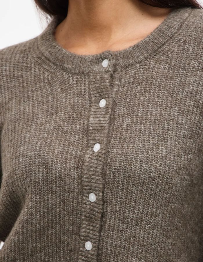 Boutonnage du Gilet cardigan lory vila marron clair falcon melange col rond boutonner maille laine alpaga
