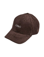 Casquette pour femme en velours côtelé marron chocolat avec broderie sur le devant et visière rigide, modèle Jenny de la marque PIECES