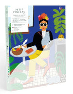 Coffret de peinture au numéro Petit Pinceau La fille aux chats par Guillaume Denaud pour La Petite Épicerie. Contient une illustration à peindre 24,5x32,5 cm, 15 pots de peinture et 2 pinceaux.