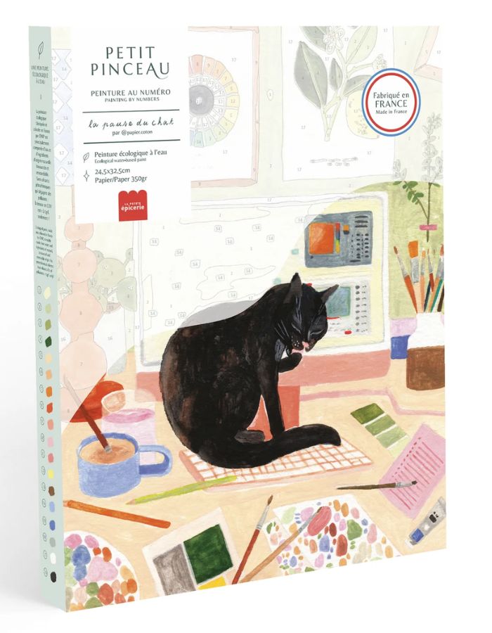 Coffret de peinture au numéro Petit Pinceau La pause du chat par Papier Coton pour La Petite Épicerie. Contient une illustration à peindre 24,5x32,5 cm, 18 pots de peinture biosourcée et 2 pinceaux vegan.