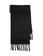 Matiere de la Grande écharpe longue tissée noire pour femme avec finitions frangées aux extrémités, modèle Nikita de la marque PIECES