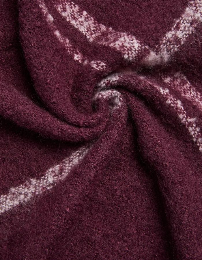 Détail de l'Echarpe longue pyron aop winetasting roseate spoonbill bordeaux rose pieces polyester recycle