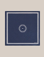 Foulard carré déplié pour femme en coton bleu marine imprimé pois et médaillon étoilé avec bordure rayée, modèle Allegra N°843 couleur Navy de MOISMONT. Format 55x55 cm.