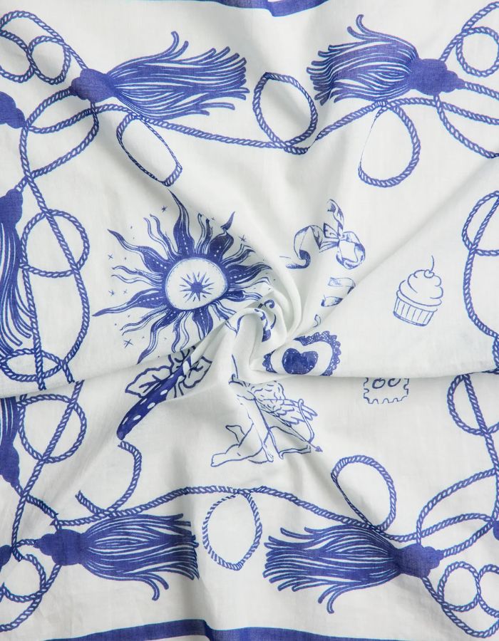 Détail du Foulard carre jolanda bluing mixed motives bleu imprime coton biologique Pieces