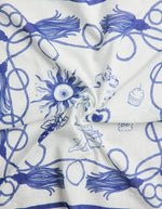 Détail du Foulard carre jolanda bluing mixed motives bleu imprime coton biologique Pieces