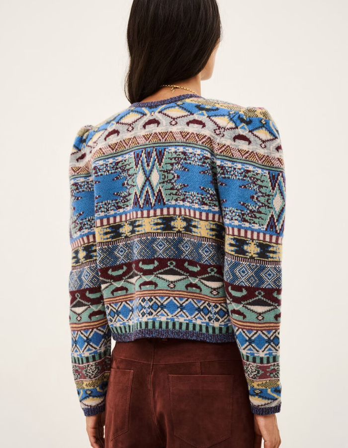 Dos du Gilet droit pour femme en maille jacquard multicolore avec fil métallisé, modèle Maja de la marque ba&sh. Tricot en laine certifiée avec motif graphique.