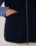 Poche du Gilet homme sans manches en laine bouillie bleu marine boiled hartford double zip