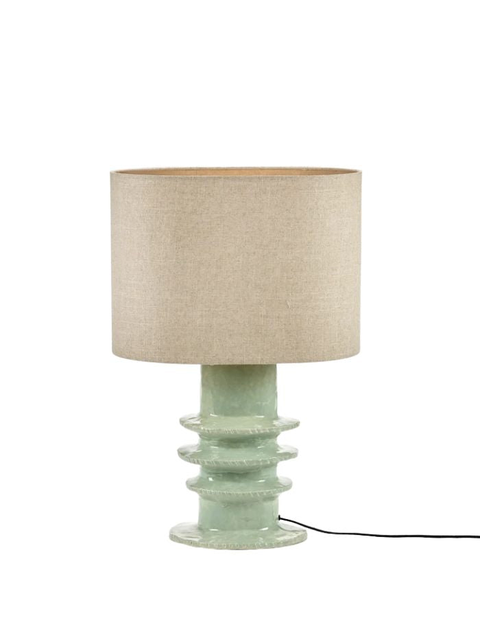 Grande lampe de table sculpturale en céramique bleu clair sauge au pied annelé avec abat-jour en coton blanc, collection Georgia