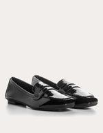 Vue de face des Mocassins hema vernis noir cuir brillant plat bout carre reqins