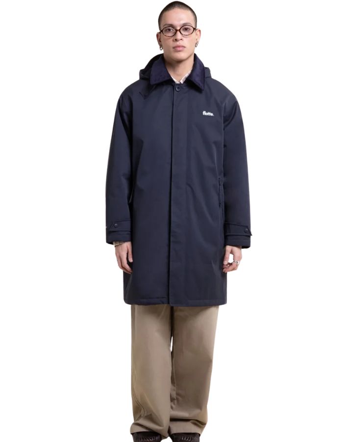 Parka imperméable et respirante mixte couleur bleu indigo avec capuche enveloppante et col à rabat, modèle Reuilly de la marque Flotte