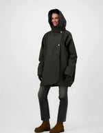 Parka courte oversize pour femme en coton déperlant à carreaux marron avec capuche, modèle Paola Sco couleur Check Brown de la marque Prêt Pour Partir.