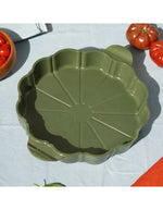 Dessus du Le formidable plat a tarte vert fougere cookut 29cm en metal recycle avec coupe tarte.