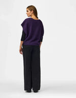 Dos du Pull sans manches en maille douce violet profond chiné acai melange avec col en V et coupe ample, modèle Allie de la marque PIECES