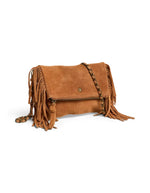 Sac bandoulière pour femme en cuir suédé marron camel avec volants et clous, modèle Aurora Suede Cross Body de PIECES. Présente une bandoulière et une chaîne