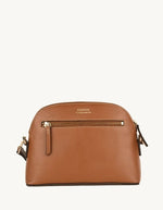 Dos du Petit sac bandoulière demi-lune pour femme en cuir grainé camel brandy avec fermeture zippée, modèle Demi-Lune de la marque Loxwood.