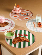 Ambiance avec le Set de table vinyle podevache pain au chocolat style bistrot parisien illustration retro