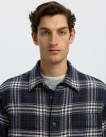 Col de la Surchemise en laine tweed carreaux bleu marine egret et noir pablo homme marque Selected