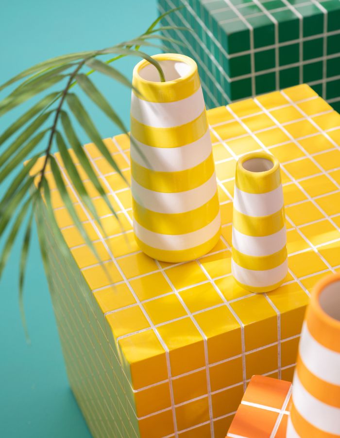 Trinity-table-appoint-cube-damier-jaune-blanc-jolipa-4