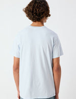 Dos du Tshirt homme ykobow bleu ciel baby blue american vintage coton peau de peche logo poitrine