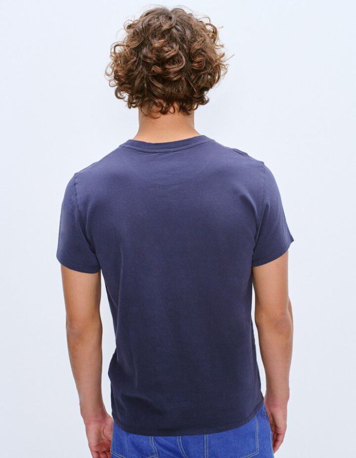 Dos du Tshirt homme ykobow bleu marine american vintage coton peau de peche logo poitrine