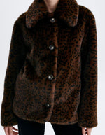 Boutonnage de la Veste courte fausse fourrure leopard heagle vanessa bruno fauve boutons corne