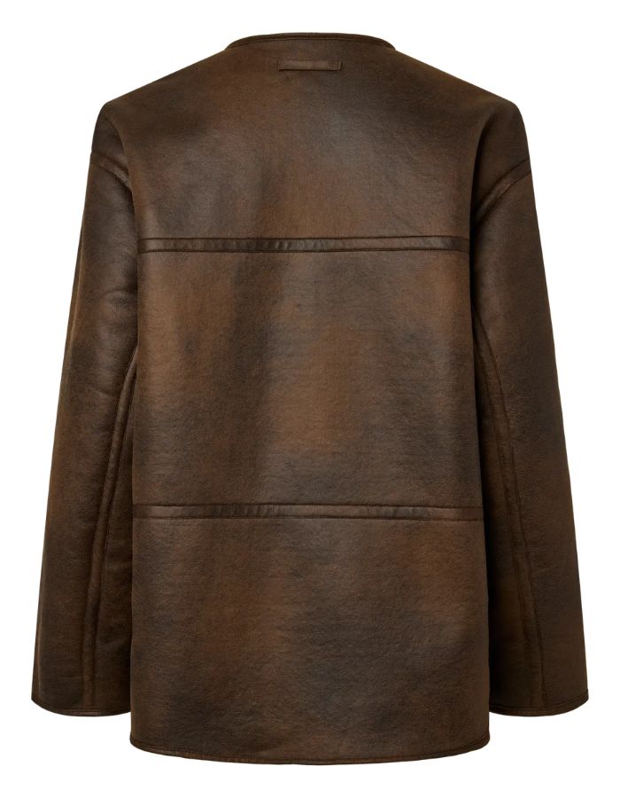 Dos de la Veste réversible courte effet moumoute écru et suédine brossée marron bison avec col rond et poches avant